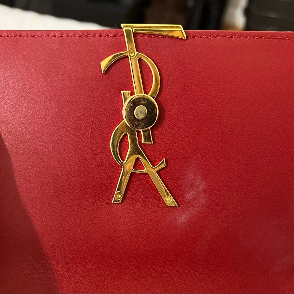 YSL Patent Leather Vicky Crossbody Bag in Red and Gold - Picture 4 of 9